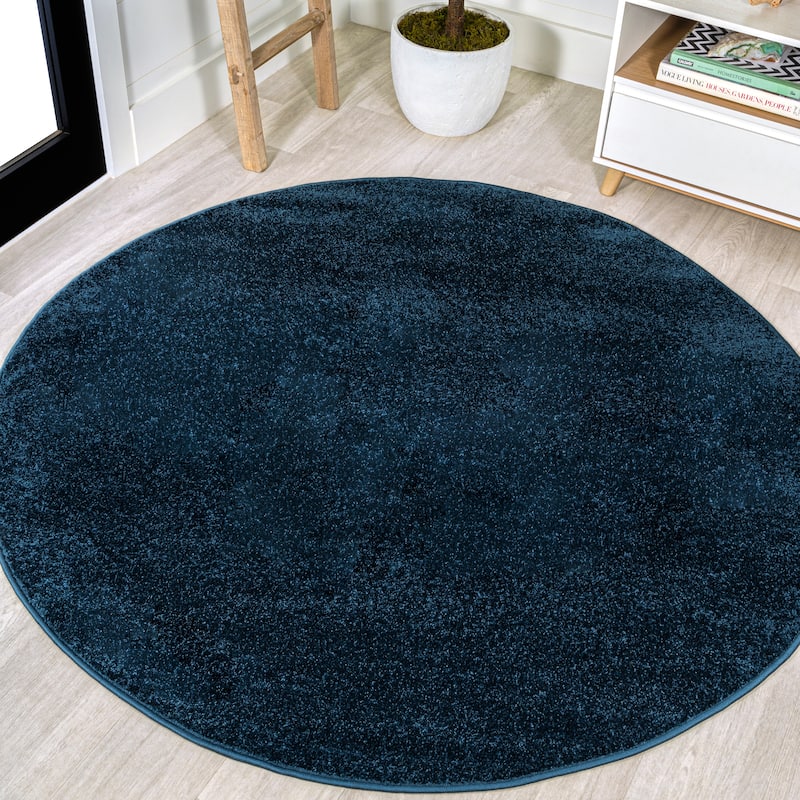 JONATHAN Y Tumbling Solid Low-Pile Area Rug - 8' Round - Navy