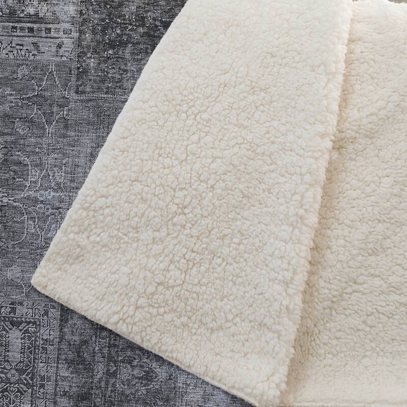 Premium Machine Washable Traditional Patchwork Sherpa Throw Blanket