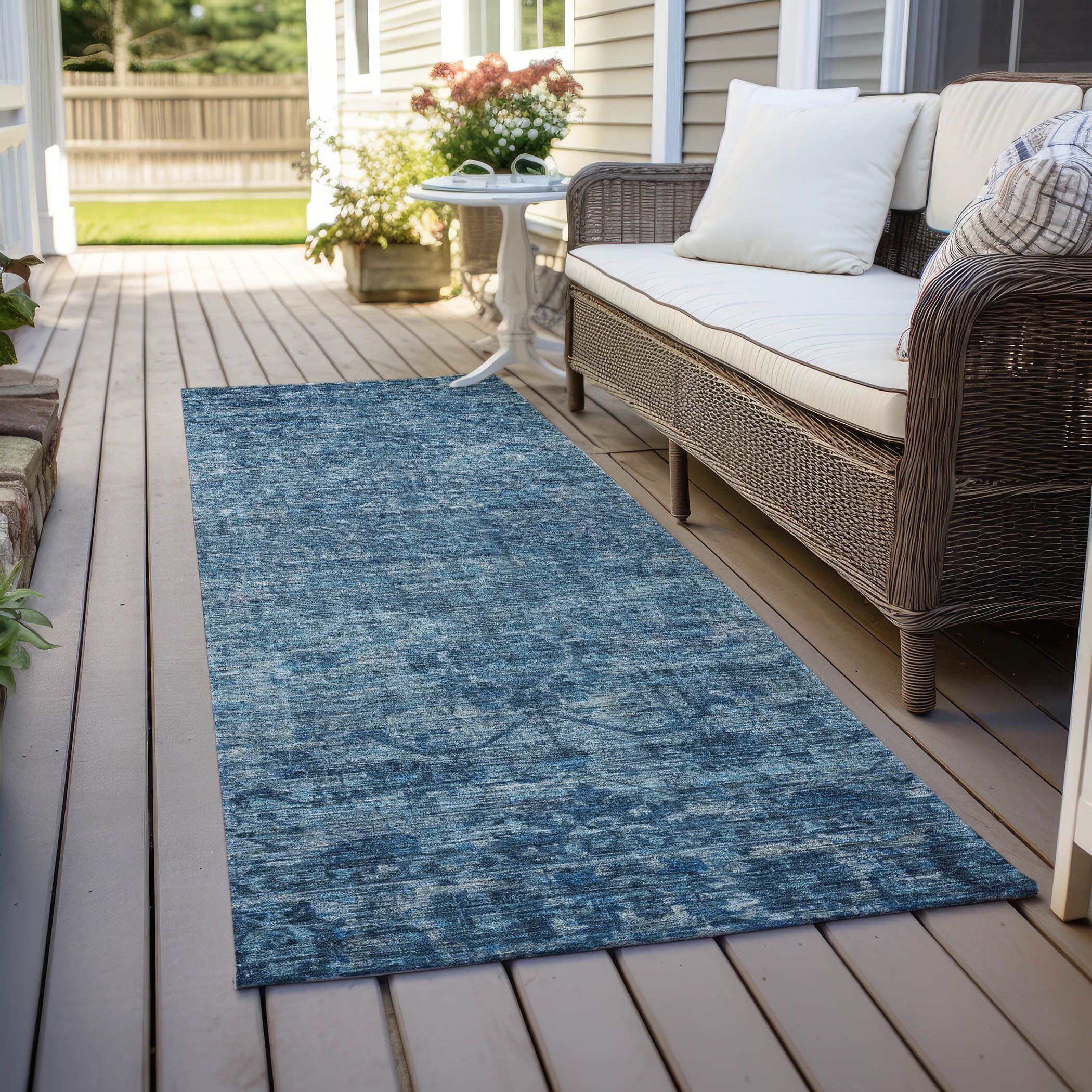 Machine Washable Indoor/ Outdoor Vintage Traditional Chantille Rug