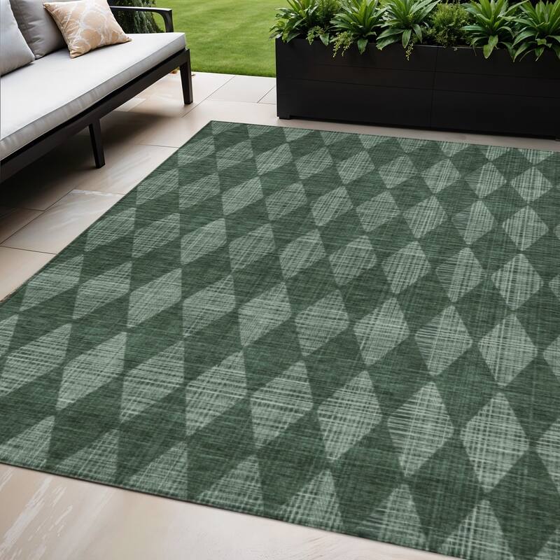 HomeRoots Geometric Transitional Rectangle Outdoor Rug - 5' X 8'