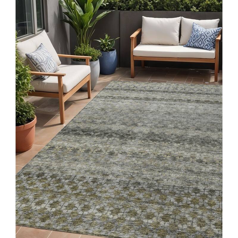 HomeRoots Striped Transitional Rectangle Outdoor Rug - 5' X 8'
