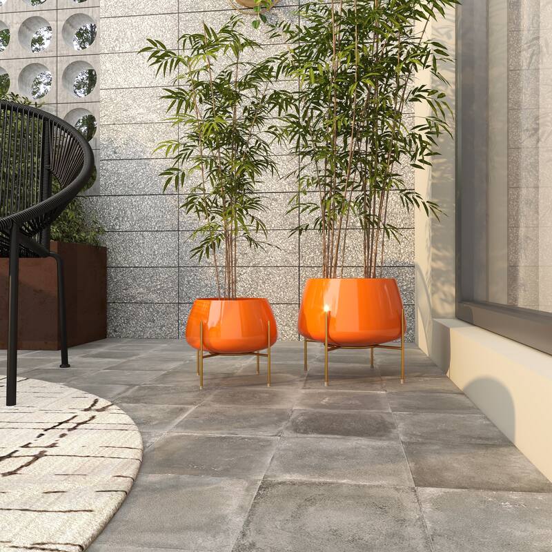 Iron Contemporary Planter (Set of 2) - 8' x 10'