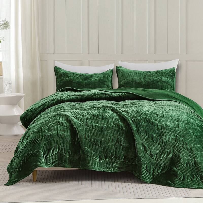 Wonderful Diamond Velvet 3 Piece Quilt Set