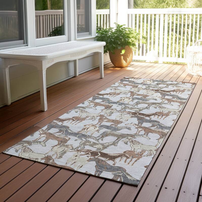 Machine Washable Indoor/ Outdoor Horse Herd Chantille Rug - Silver - 2'3" x 7'6"