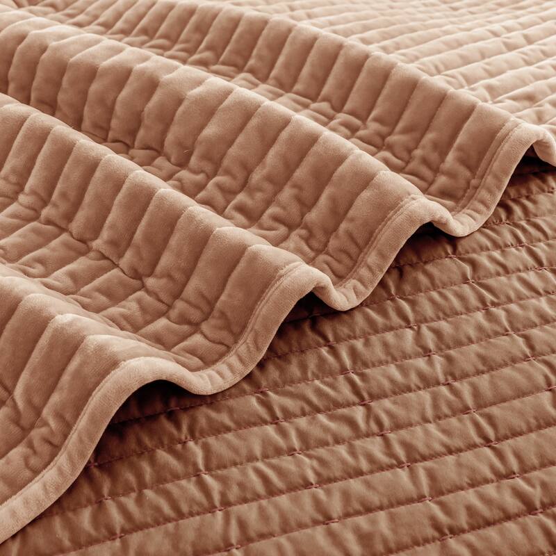 Wonderful Velvet 3 Piece Quilt Set