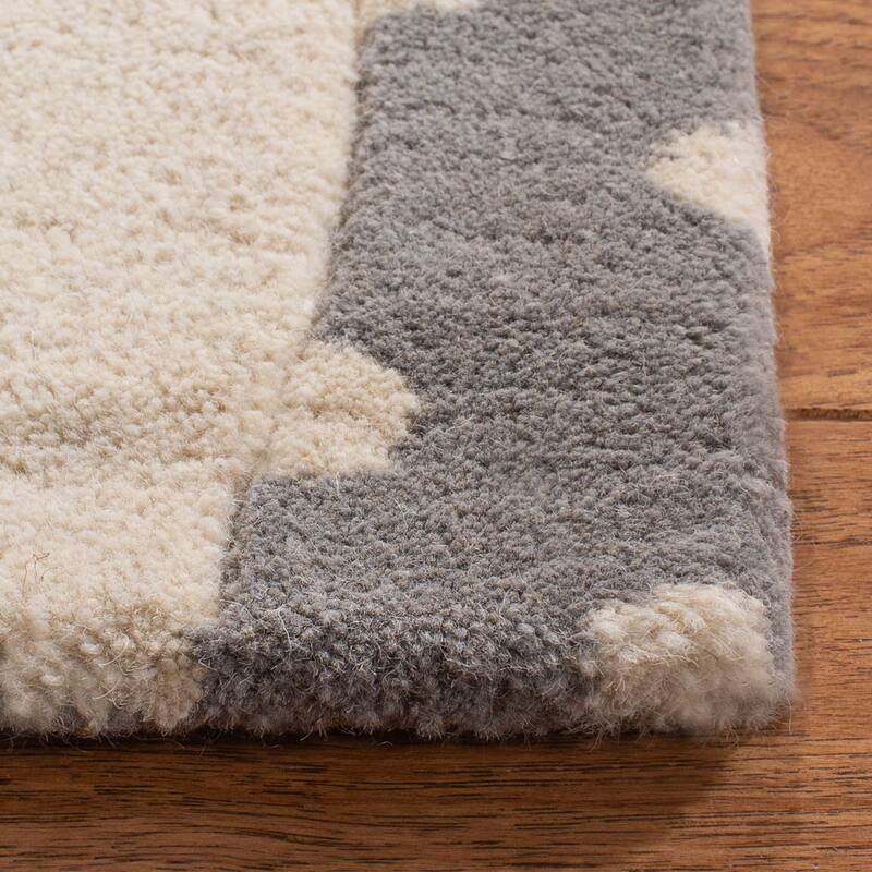 SAFAVIEH Handmade Kids Kadijah Wool Rug