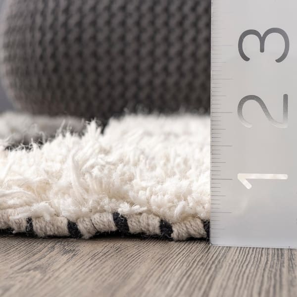 Nuloom Ivory Handmade Wool Cotton Geo Striped Shag Rug