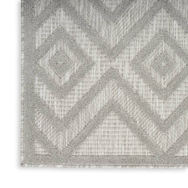 HomeRoots Contemporary Rectangle Outdoor Rug - 9' X 12'