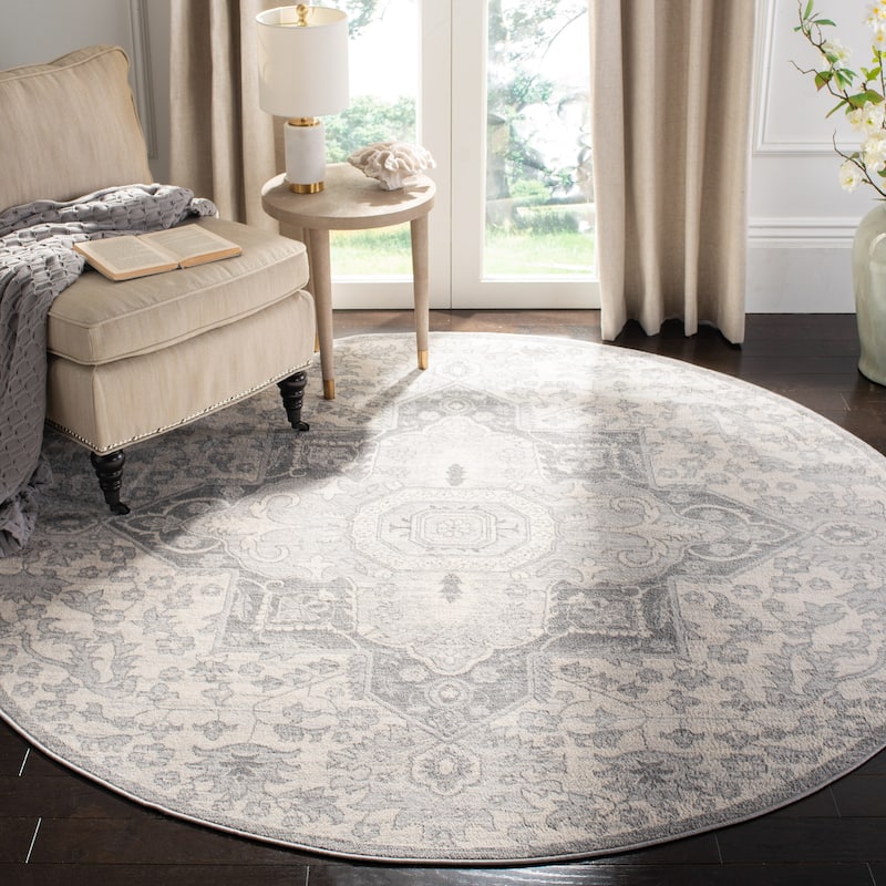 SAFAVIEH Brentwood Sira Traditional Oriental Rug - 5' Round - Grey/Cream