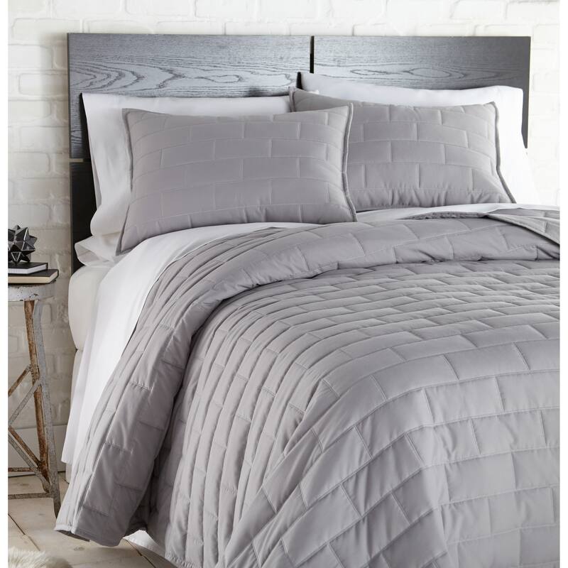 Vilano Ultra-Soft Lightweight Brickyard 3-piece Quilt and Sham Set - Steel Grey - King - Cal King