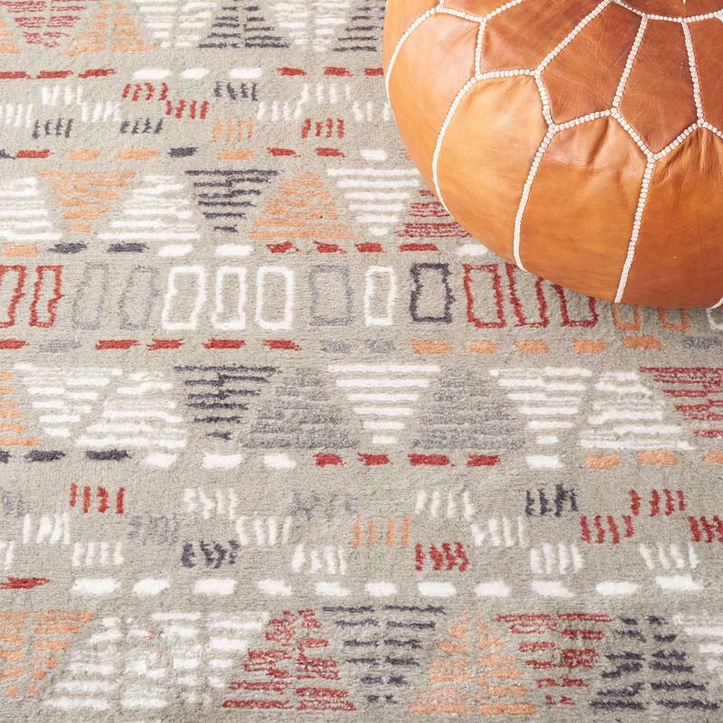SAFAVIEH Pyramid Malissie Boho Geometric Rug