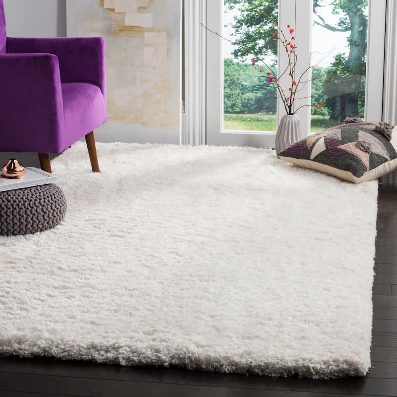 SAFAVIEH Handmade Florence Shag Isamar Solid Polyester Rug - 8' x 10' - White