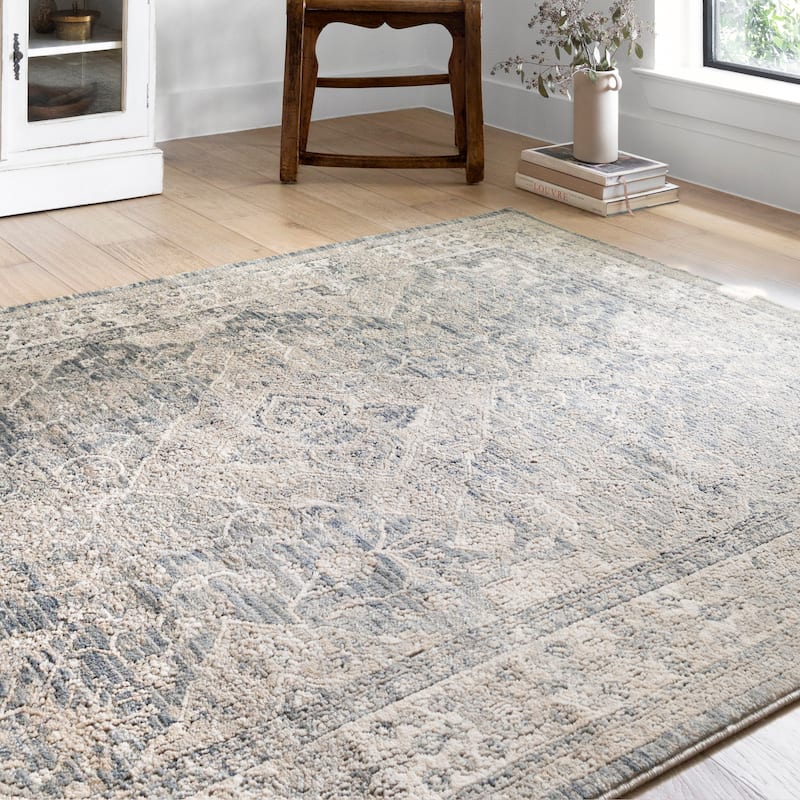 Alexander Home Josefina Diamond Floral Traditional Rug