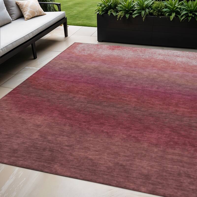 HomeRoots Ombre Transitional Rectangle Outdoor Rug - 5' X 8'