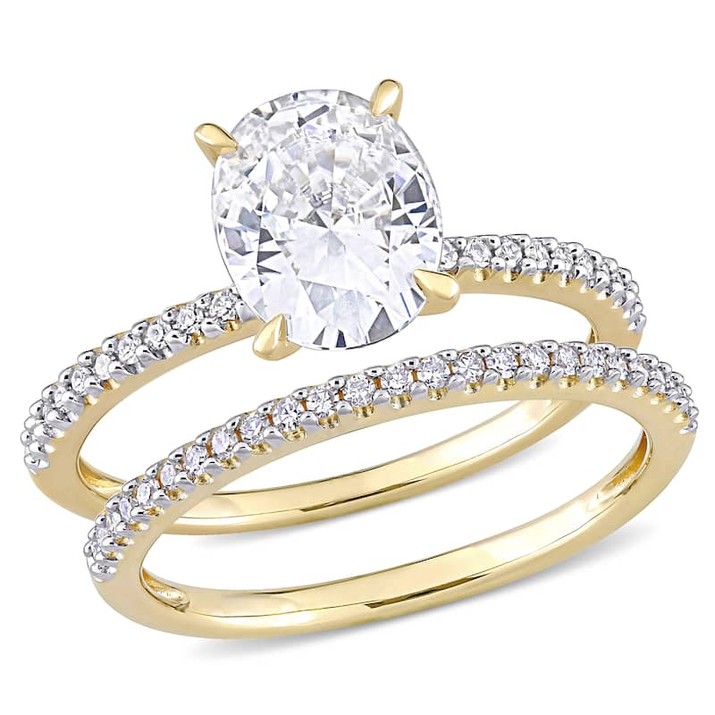 Miadora 2ct DEW Oval-Cut Moissanite and 1/4ct TDW Diamond Bridal Ring Set in 14k Yellow Gold