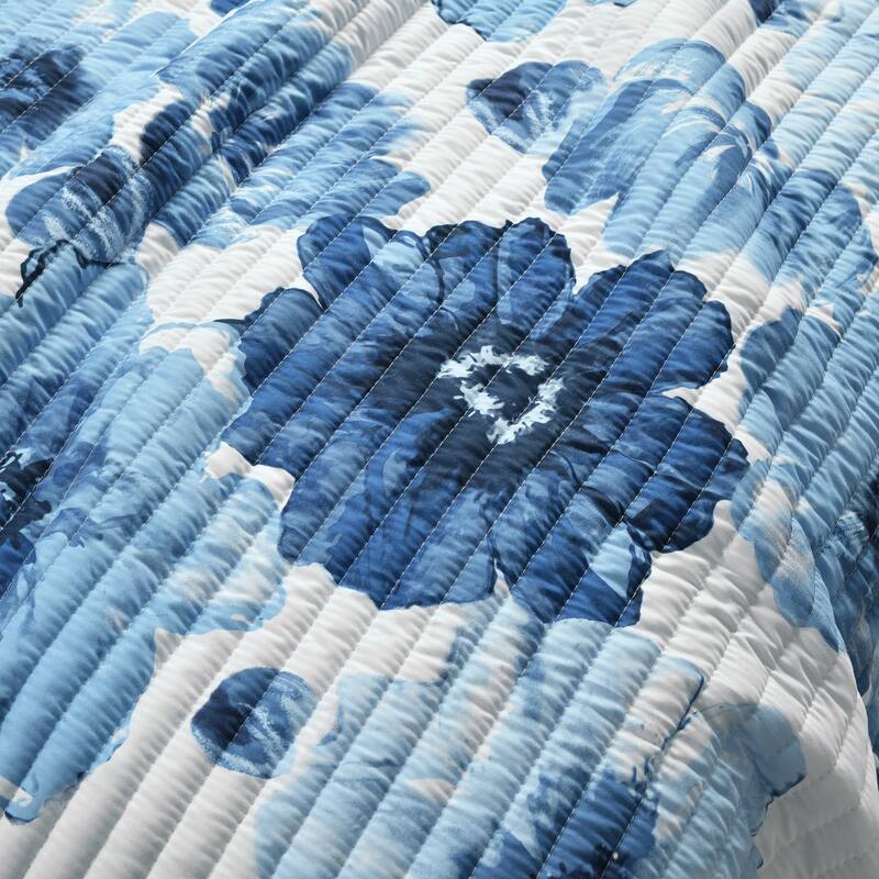 Levine Reversible Floral/ Damask 3-piece Quilt Set