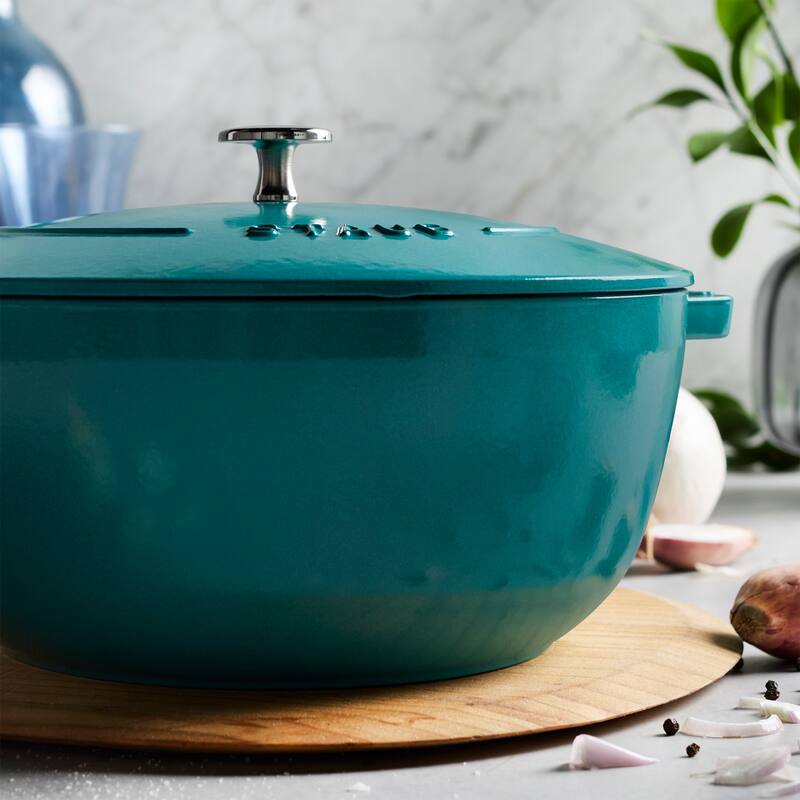 Staub Cast Iron Essential French Oven, Dutch Oven, 5-quart, serves 5-6, Made in France - 5-qt