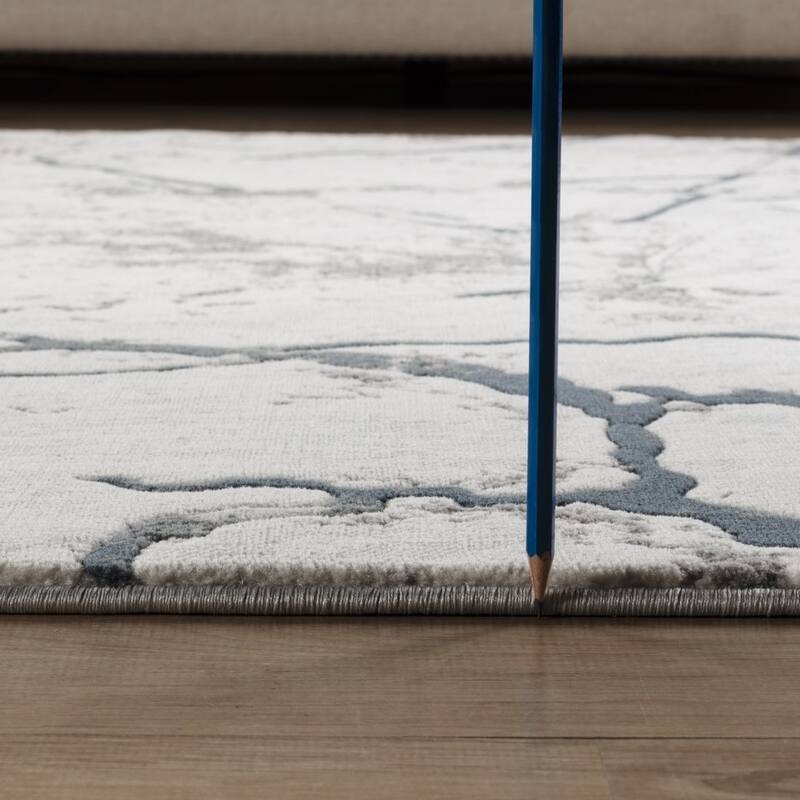 Gray 5 ft. 3 in. x 7 ft. 3 in. Luxury Area Rug, 0.43 Pile Height – Sophisticated Warmth for Any Room - 6' x 7'