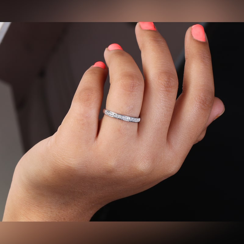 1/6ct TDW Diamond Band in Silver for Women