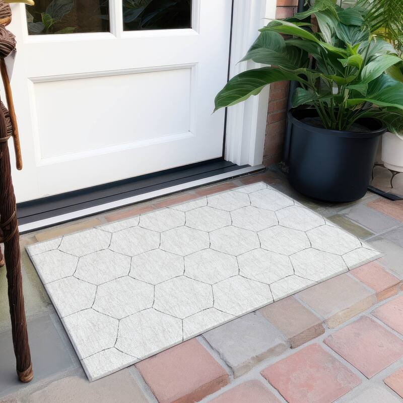 Machine Washable Indoor/ Outdoor Mosaic Geo Chantille Rug