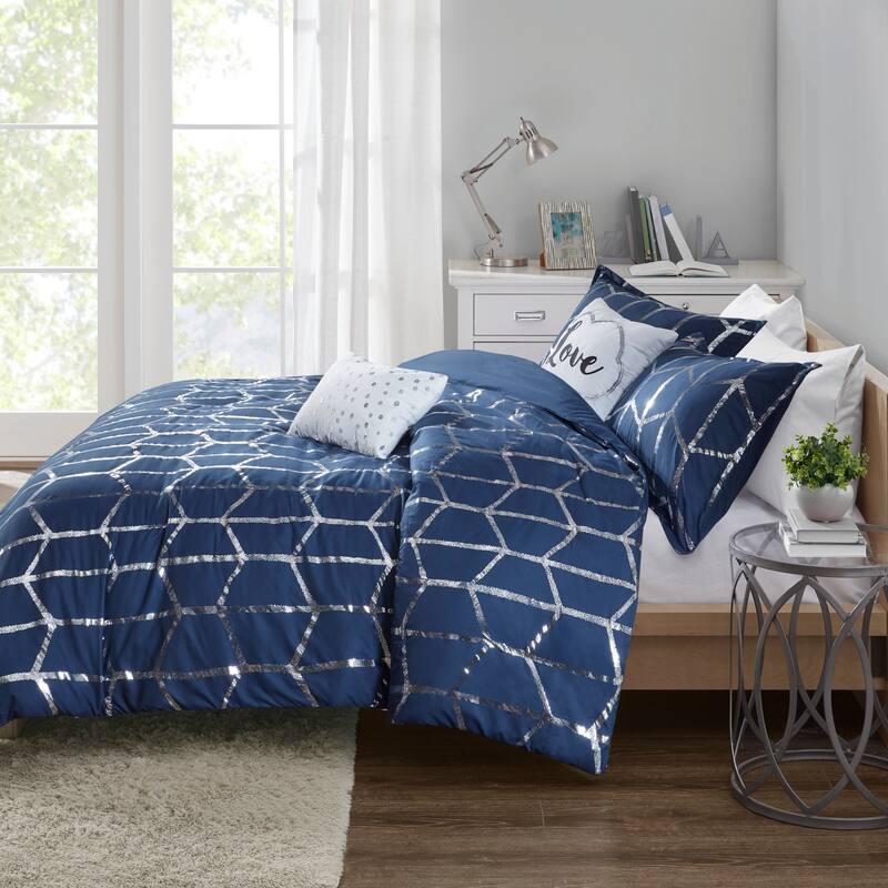 Intelligent Design Khloe Metallic Printed Duvet Cover Set