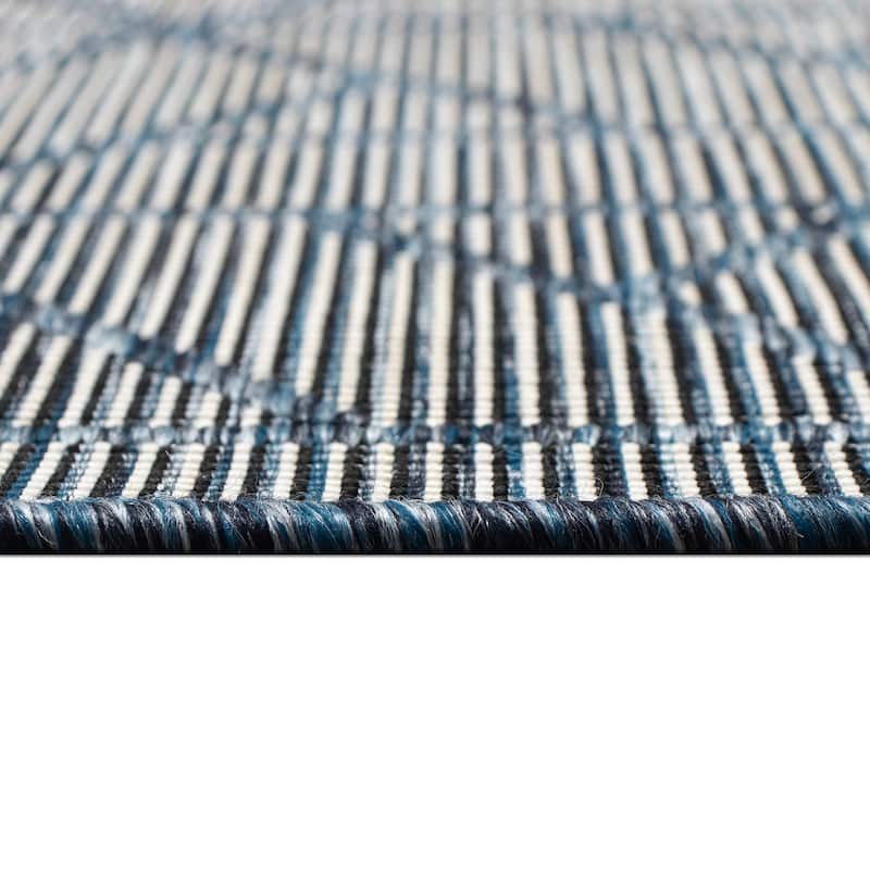 Liora Manne Carmel Pyramid Indoor/Outdoor Rug