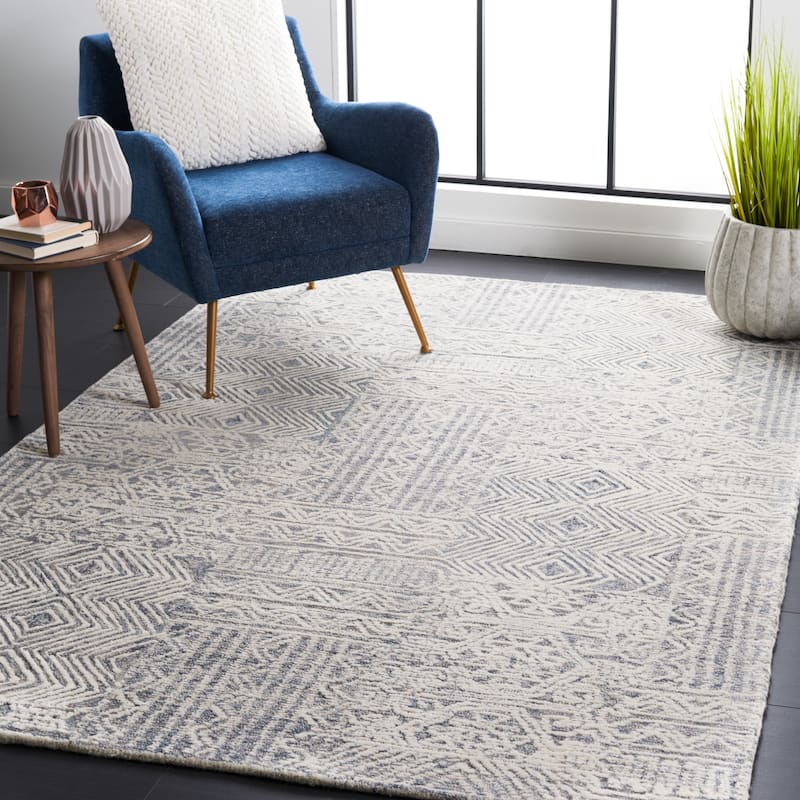 SAFAVIEH Handmade Abstract Edmonde Modern Tribal Wool Rug - 4' x 6' - Grey/Ivory
