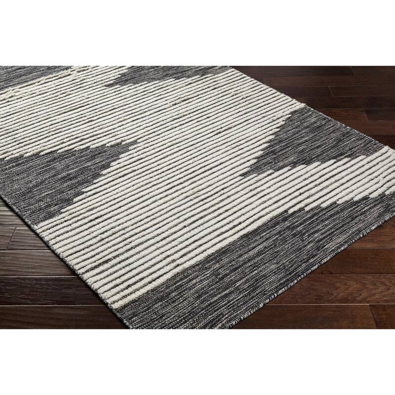 Livabliss Casual Apache Graphic Area Rug