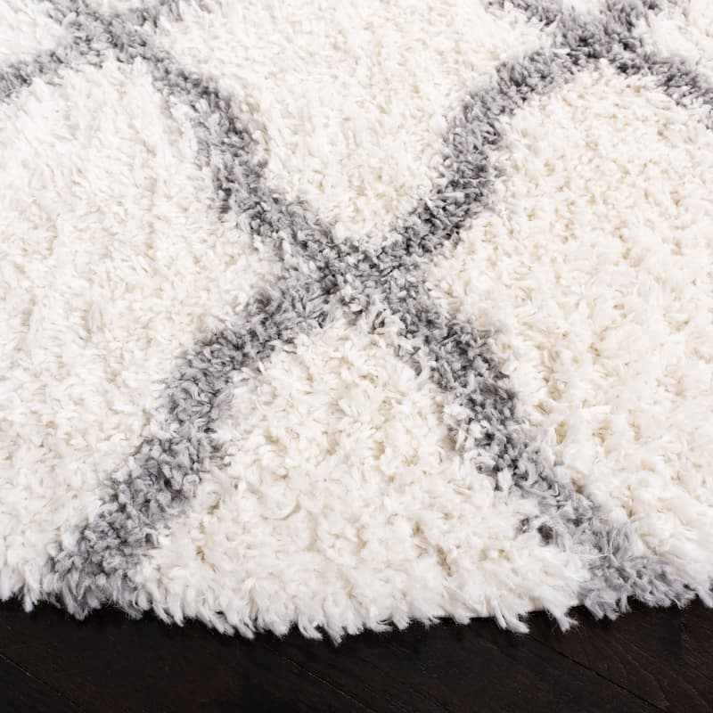 SAFAVIEH Moroccan Tassel Shag Almeta Diamond 1.5-inch Thick Rug