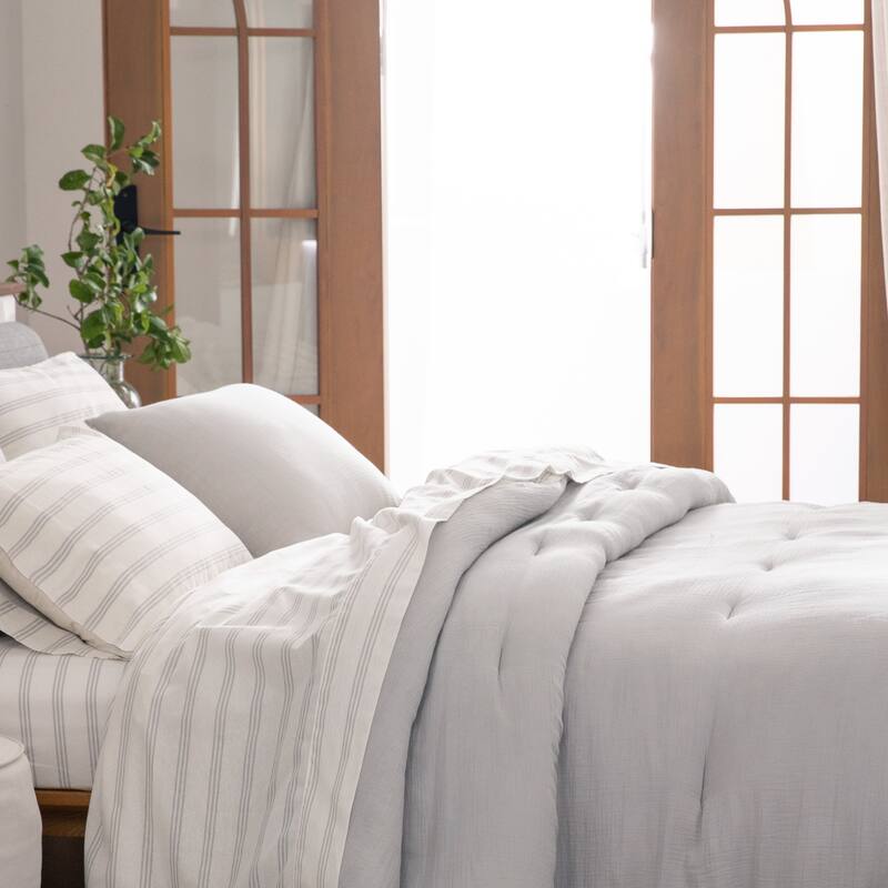 Wonderful Velvet 3 Piece Quilt Set