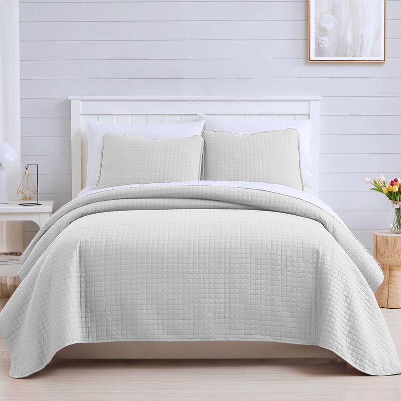 Oversized Solid 3-piece Quilt Set by Southshore Fine Linens - Light Grey - Twin - Twin XL