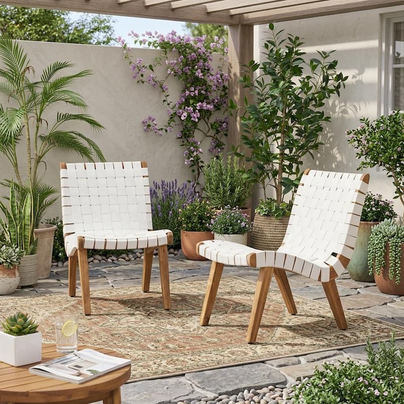 ransitional style of this lounge chair set - White