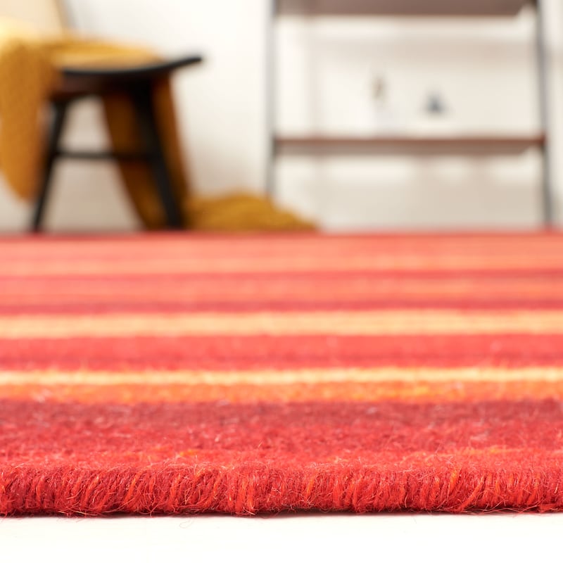 SAFAVIEH Handmade Striped Kilim Torrie Casual Wool Rug