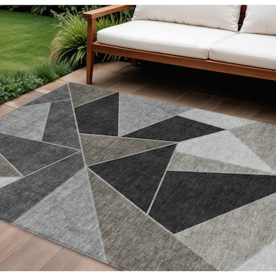 HomeRoots Geometric Transitional Rectangle Outdoor Rug