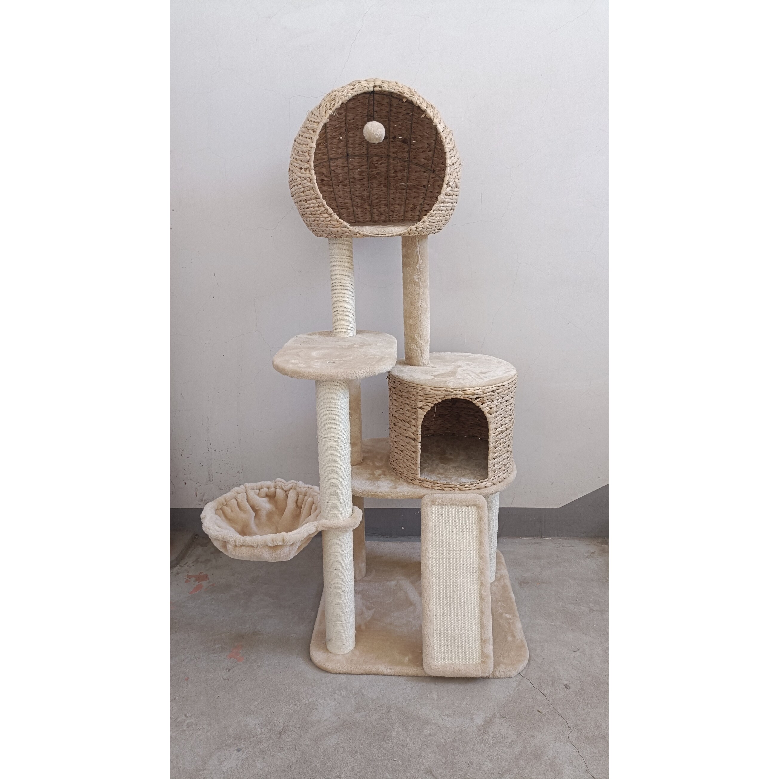 Stable cat tree top