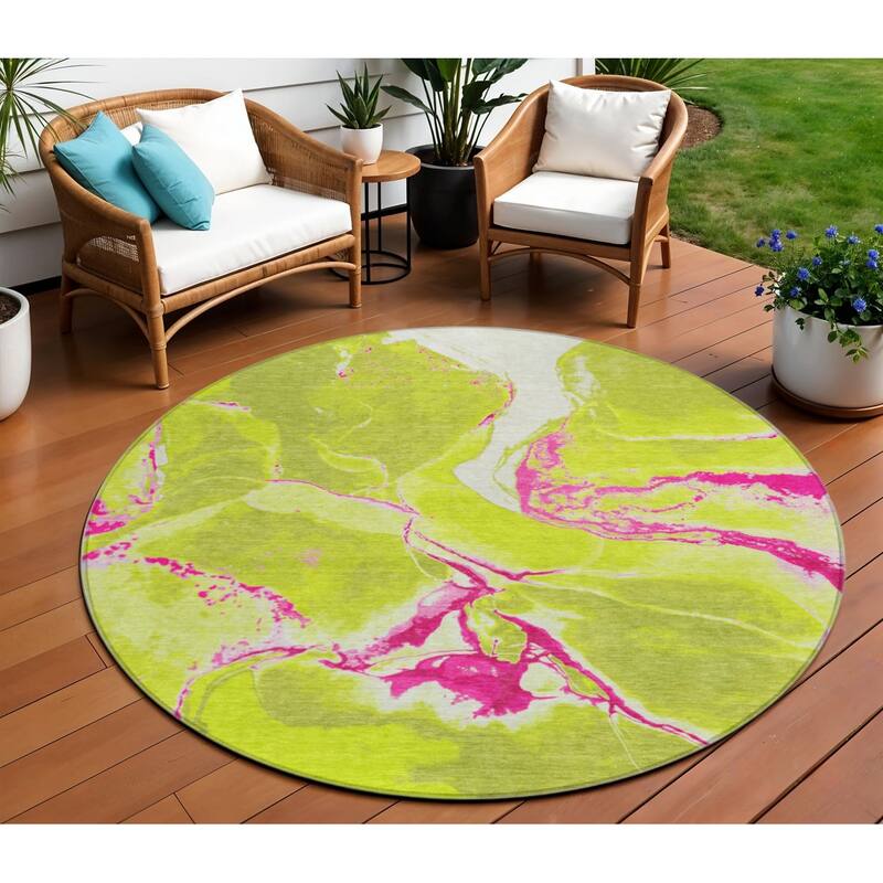 HomeRoots Abstract Transitional Rectangle Outdoor Rug - 8' Round