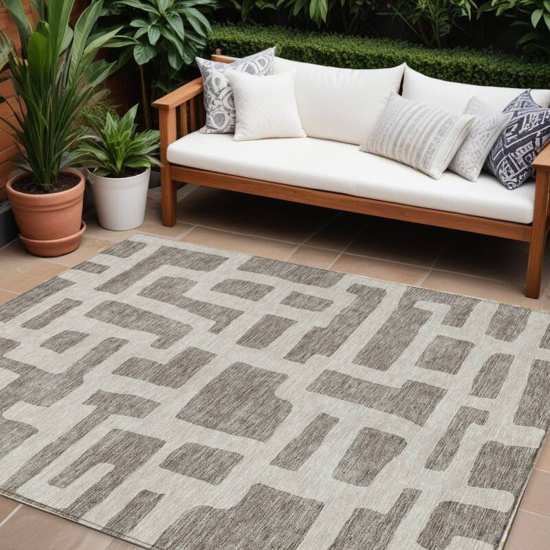 HomeRoots Abstract Transitional Rectangle Outdoor Rug - 8' X 10'