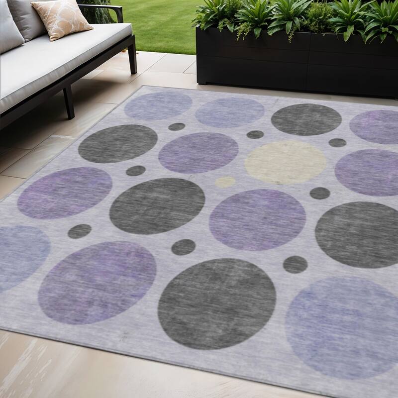 HomeRoots Geometric Transitional Rectangle Outdoor Rug - 5' X 8'