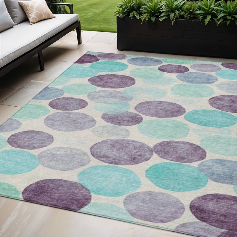 HomeRoots Geometric Transitional Rectangle Outdoor Rug - 5' X 8'