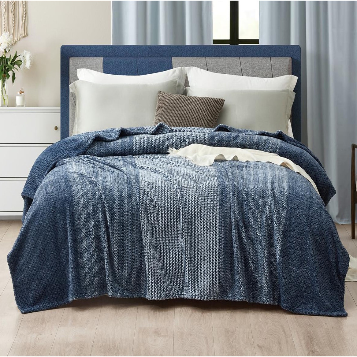 Navy Blue White Two Tone Dyed Yarn Soft Plush Cozy Warm Fleece Bed Throw Blanket