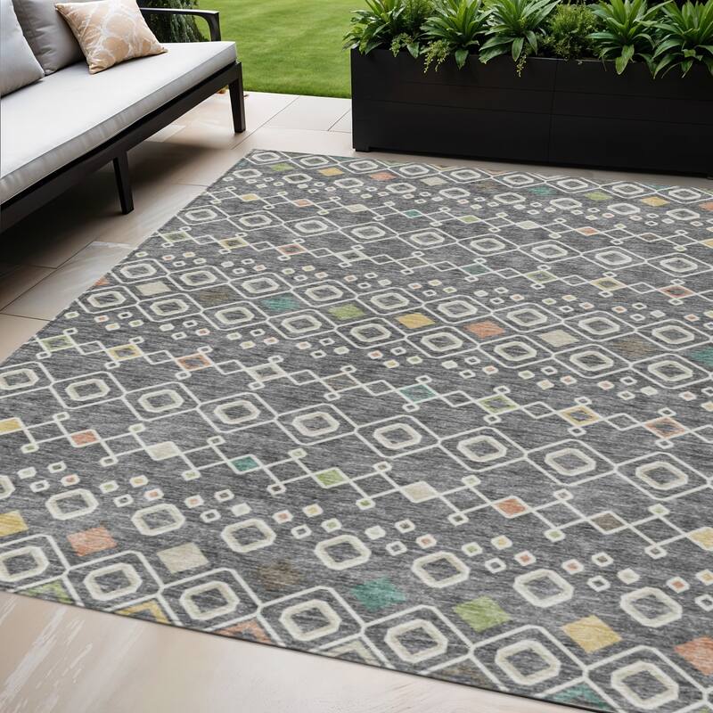 HomeRoots Geometric Modern Rectangle Outdoor Rug - 5' X 8'