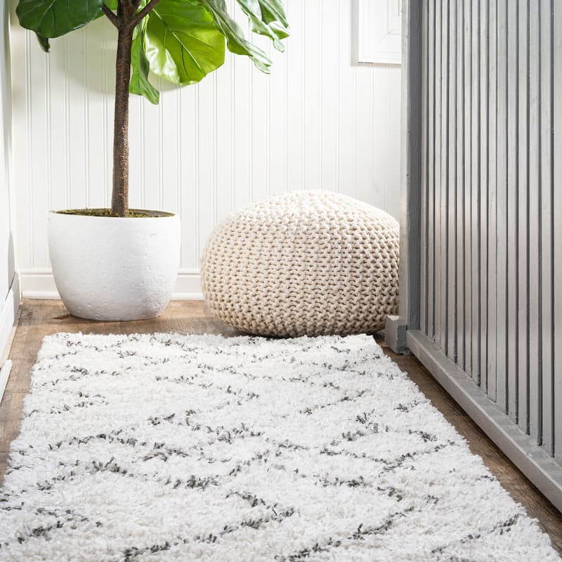 JONATHAN Y Nova Moroccan Diamond Shag Area Rug