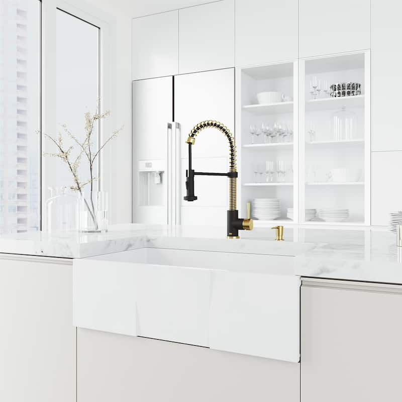 VIGO Edison 19" H Single Handle Pull-Down Sprayer Kitchen Faucet