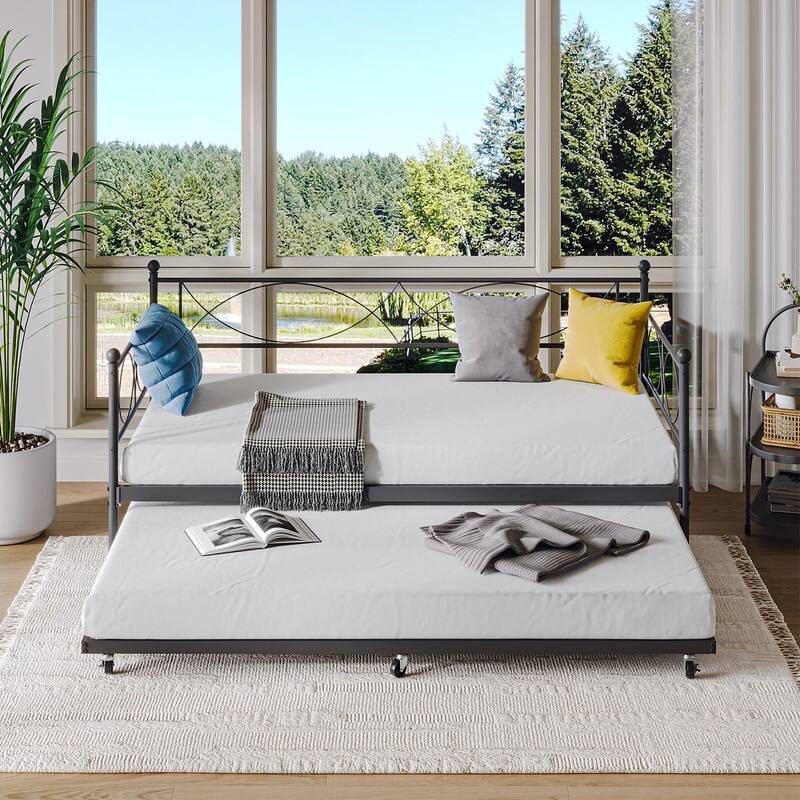 Twin Metal Daybed with Pull-Out Trundle