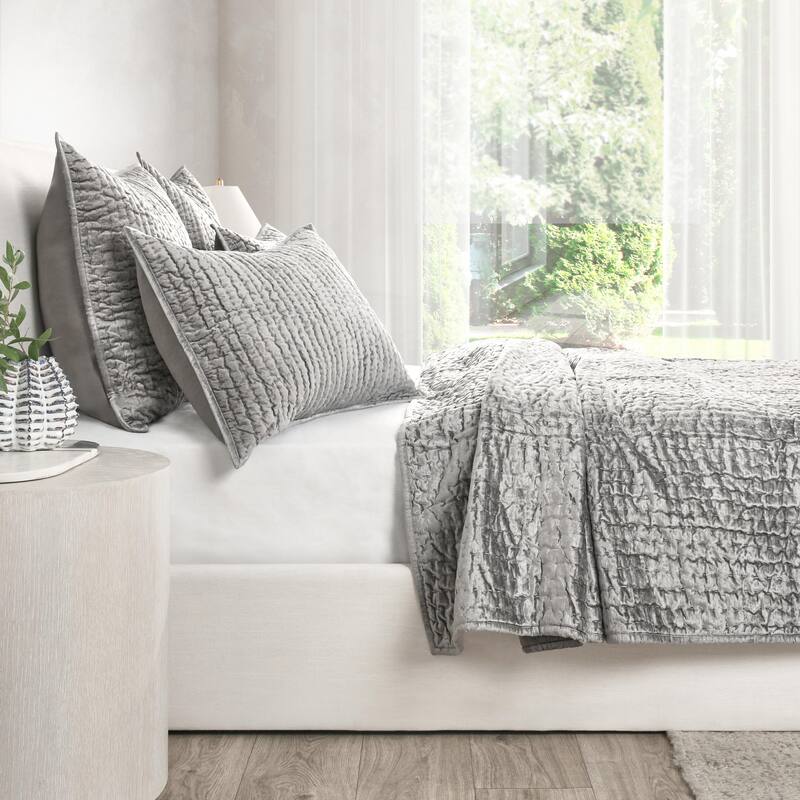 Dimitry 100% Rayon Velvet Quilt by Kosas Home