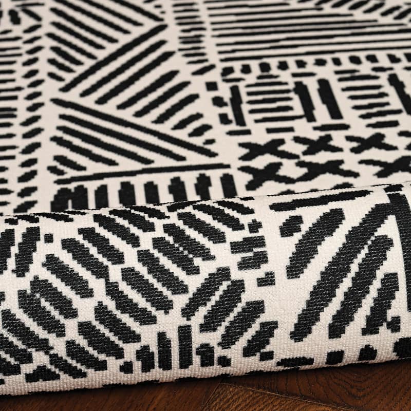 Cayden Machine Washable Geometic Area Rug