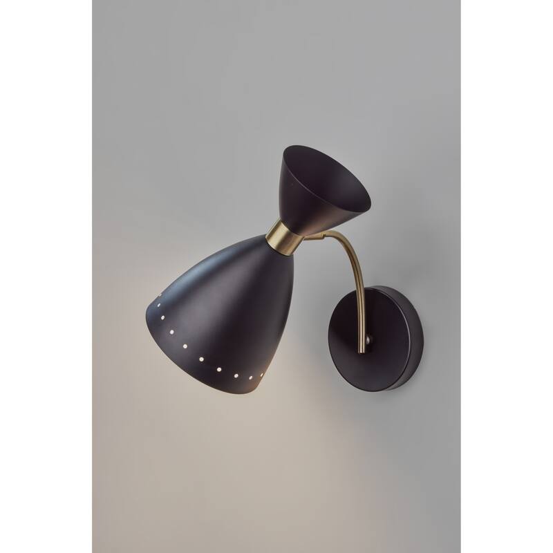 Oscar Wall Light