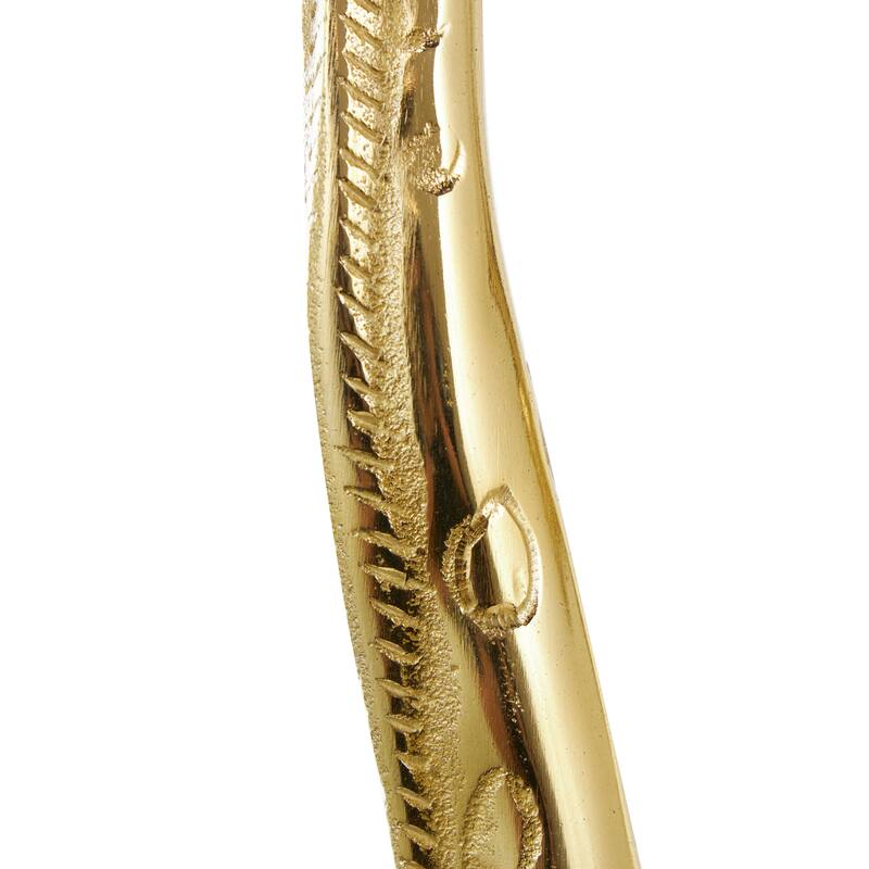 Gold Aluminum Metal Giraffe Decorative Sculpture (Set of 2)