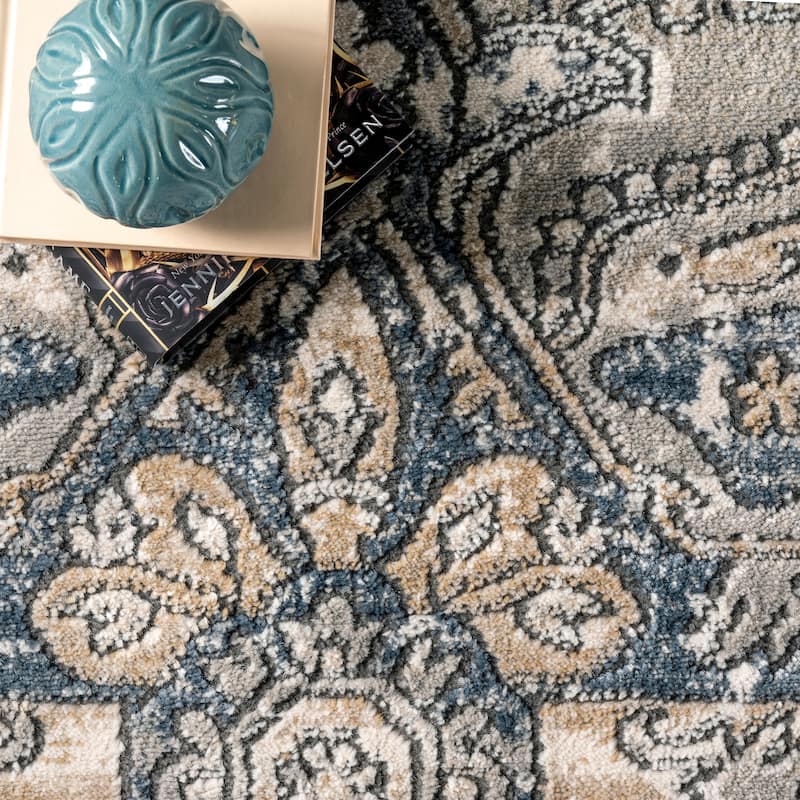 Nuloom Darcie Traditional Medallion Area Rug