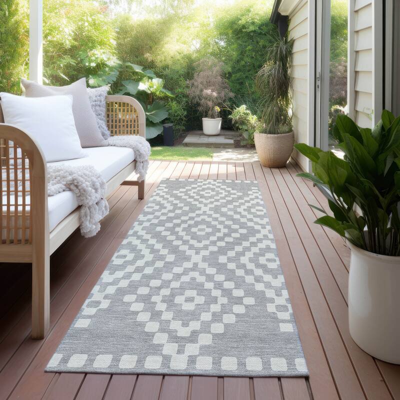 Machine Washable Indoor/ Outdoor Chantille Boho Moroccan Rug - Silver - 2'3" x 7'6"